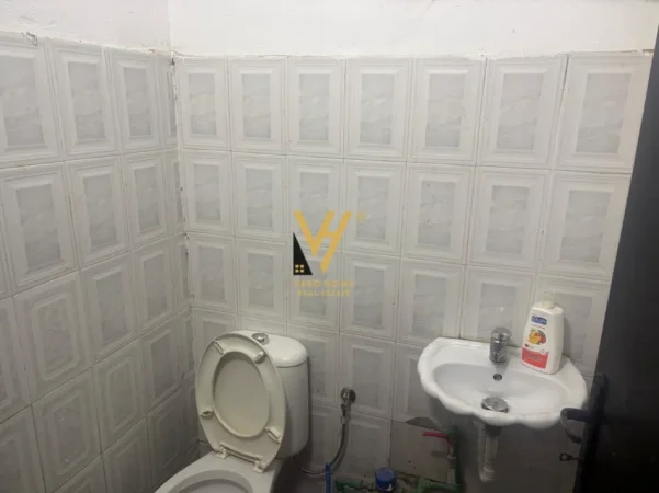 Tirane, jepet me qera ambjent biznesi Kati -1, 70 m² 600 € (KOMUNA E PARISIT)