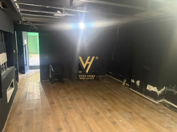 Tirane, jepet me qera ambjent biznesi Kati -1, 70 m² 600 € (KOMUNA E PARISIT)