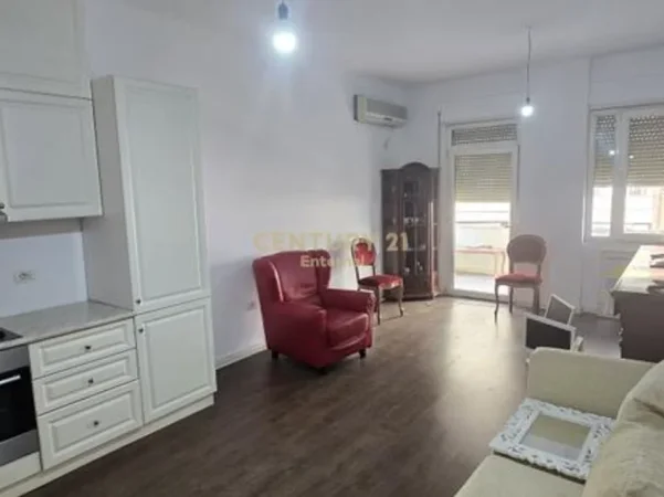 Tirane, shitet apartament 2+1 Kati 5, 100 m² 250.000 € (Kopshti Zoologjik)