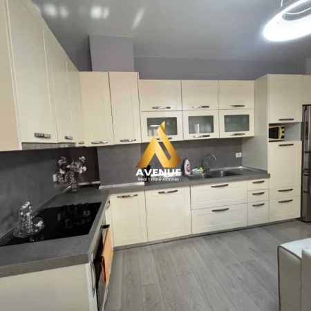Tirane, jepet me qera apartament 1+1+Ballkon Kati 1, 80 m² (Rruga Albanopoli) prane Hipotekës Tiranë