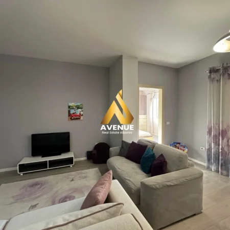 Tirane, jepet me qera apartament 1+1+Ballkon Kati 1, 80 m² (Rruga Albanopoli) prane Hipotekës Tiranë