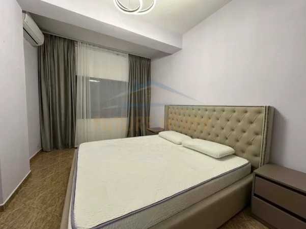 Tirane, jepet me qera apartament 1+1 Kati 4, 65 m² 420 € (Yzberisht)