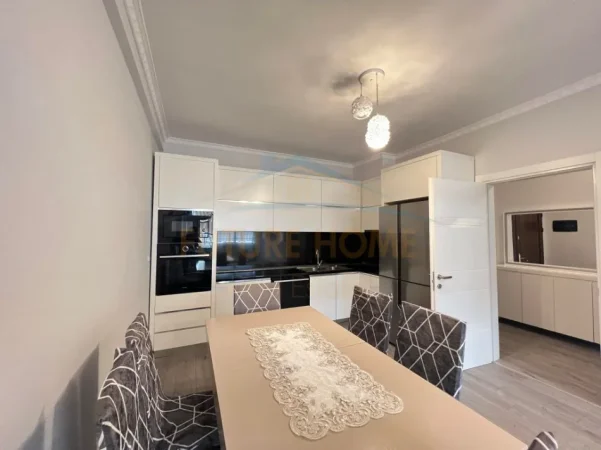 Tirane, jepet me qera apartament 2+1 , 104 m² 550 € (Astir)