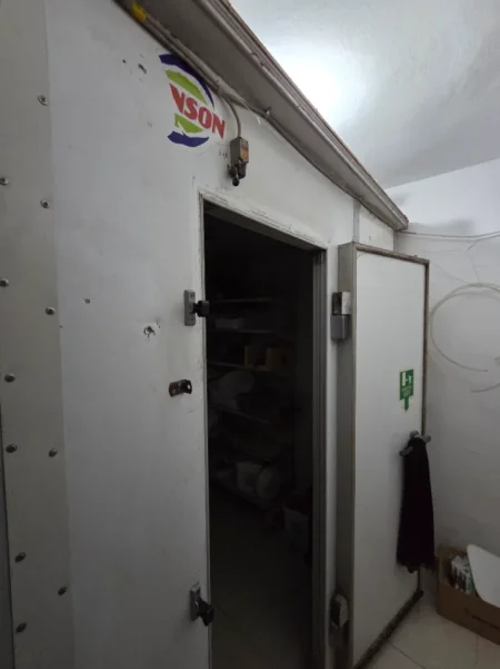 Tirane, Shiten frigorifera per market dhe dhome frigoriferike