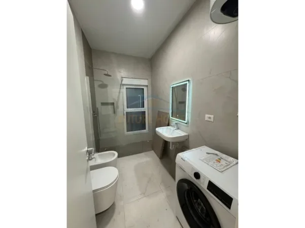 Tirane, jepet me qera apartament 1+1 Kati 6, 60 m² 550 € (Kompleksi Kadiu, Ali Demi)