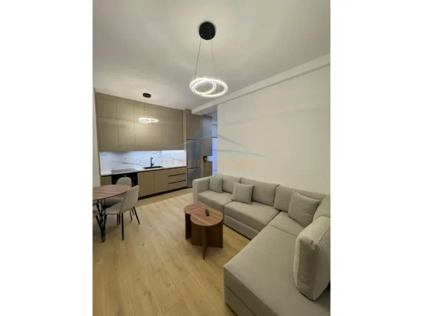 Tirane, jepet me qera apartament 1+1 Kati 6, 60 m² 550 € (Kompleksi Kadiu, Ali Demi)
