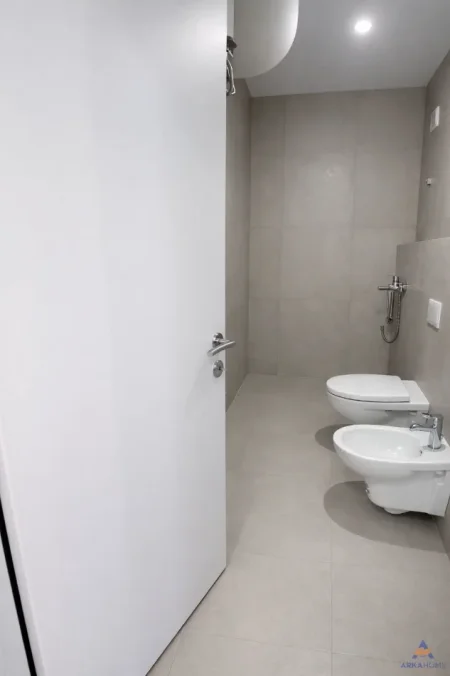 Tirane, shitet apartament 2+1+Ballkon Kati 3, 114 m² 260.000 € 