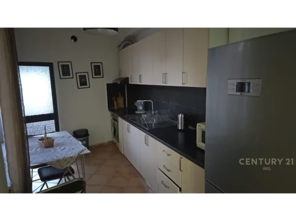 Tirane, jepet me qera apartament 1+1 Kati 1, 77 m² 550 € (siri kodra)