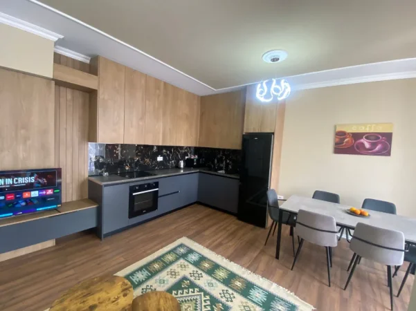 Tirane, jepet me qera apartament 2+1 Kati 1, 100 m² 900 € (Rruga Riza Cerova)