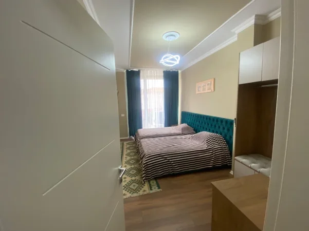 Tirane, jepet me qera apartament 2+1 Kati 1, 100 m² 900 € (Rruga Riza Cerova)