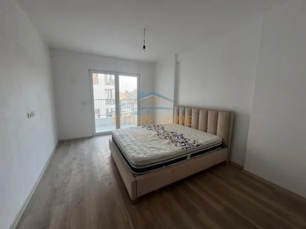 Tirane, jepet me qera apartament 1+1 Kati 3, 75 m² 350 € (Kombinat)