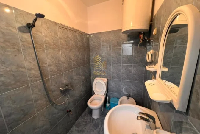 Tirane, jepet me qera apartament 1+1+Ballkon Kati 1, 60 m² 350 € (Rruga e Elbasanit)