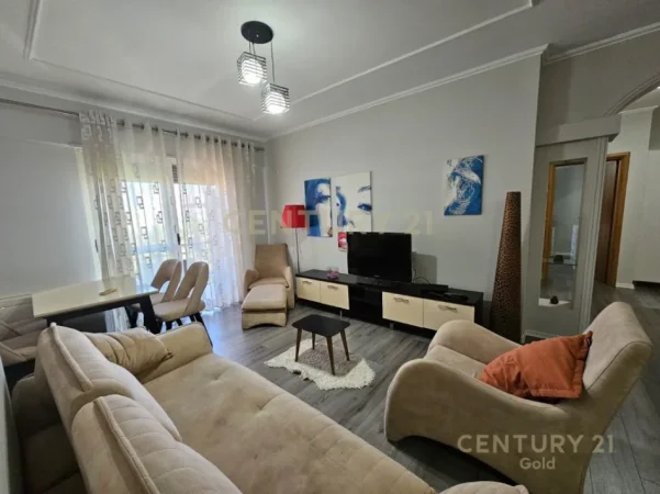 Tirane, jepet me qera apartament 2+1+Ballkon Kati 8, 110 m² 850 € (rruga e barrikadave)