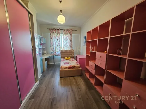 Tirane, jepet me qera apartament 2+1+Ballkon Kati 8, 110 m² 850 € (rruga e barrikadave)