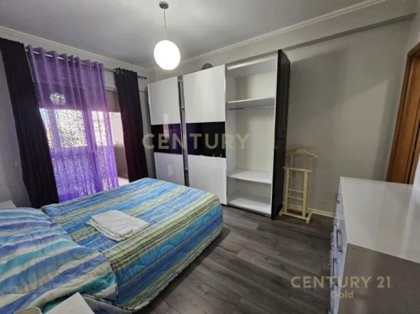 Tirane, jepet me qera apartament 2+1+Ballkon Kati 8, 110 m² 850 € (rruga e barrikadave)