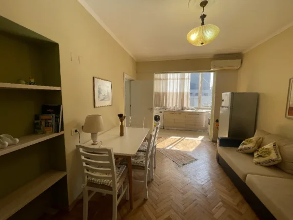 Tirane, jepet me qera apartament 1+1 Kati 2, 60 m² 600 € (Sheshi Skenderbej)