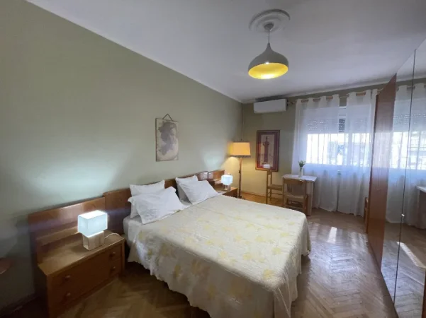 Tirane, jepet me qera apartament 1+1 Kati 2, 60 m² 600 € (Sheshi Skenderbej)