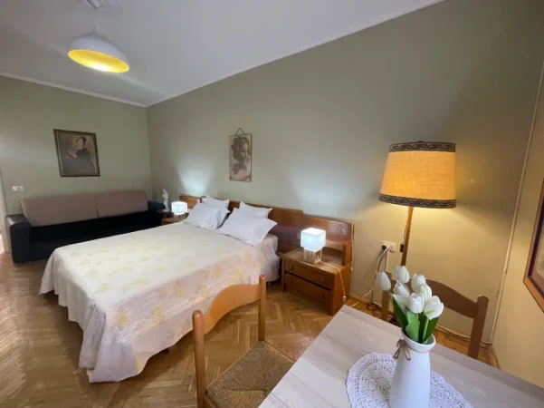 Tirane, jepet me qera apartament 1+1 Kati 2, 60 m² 600 € (Sheshi Skenderbej)