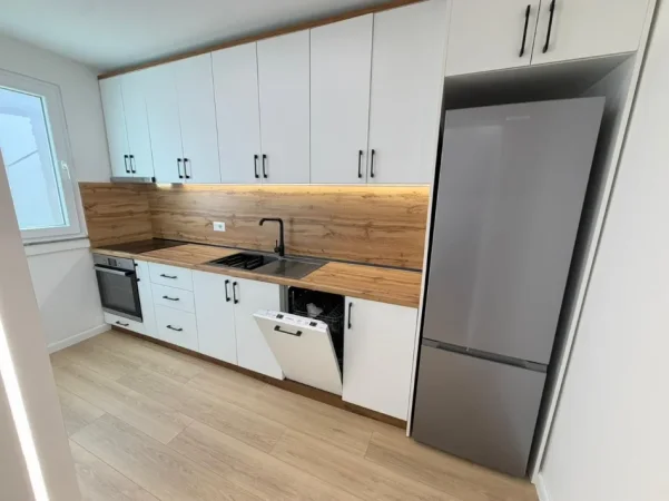 Tirane, shitet apartament 1+1 Kati 1, 59 m²