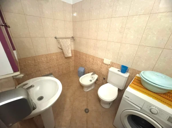 Tirane, jepet me qera apartament 2+1+Ballkon Kati 1, 124 m² 500 € (Astir)