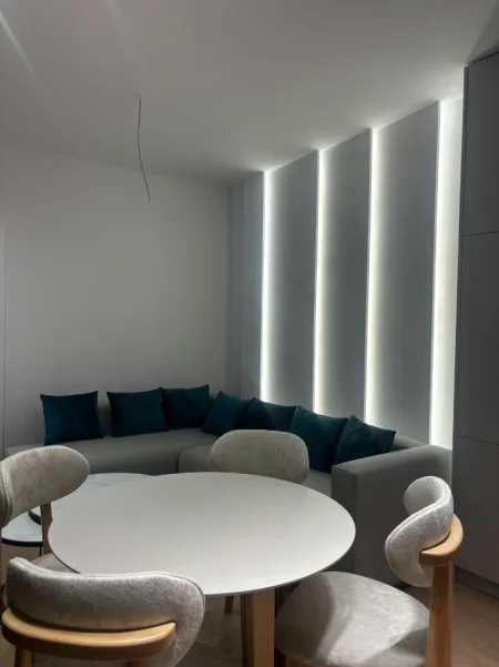 Tirane, jepet me qera apartament 1+1 , 70 m² 600 € 