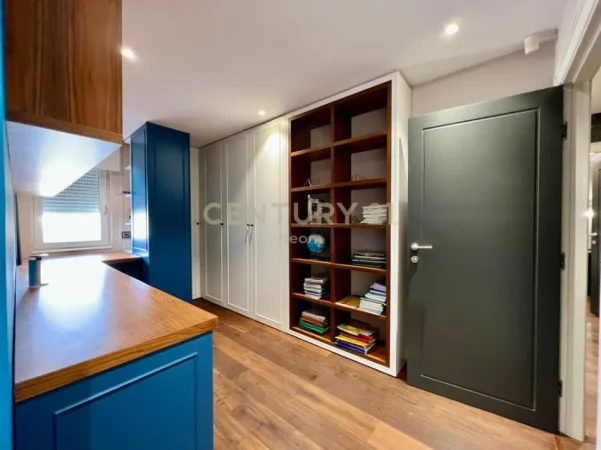 Tirane, jepet me qera apartament Dublex Kati 2, 180 m² 1.600 € (kopshti botanik)