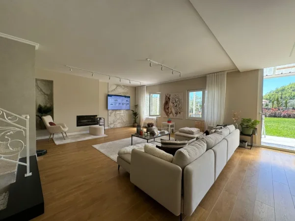 Tirane, shitet 2 Katshe , 500.000 € (petrele)