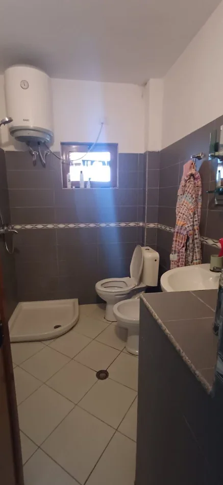 Tirane, shitet apartament 1+1 Kati 4, 54 m² 87.000 € (Spitali Ushtarak Laprak)