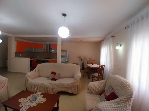 Tirane, Me qera apartament 3+1+2+Aneks+Ballkon Kati 5, 124 m² 70.000 lek(Rruga Margarita Tutolani Qëndër/Sheshi Wilson)