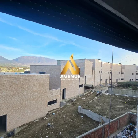 Tirane, shitet apartament duplex Dublex , 211 m² 390.000 € (Swan Lake Residence, Farkë)