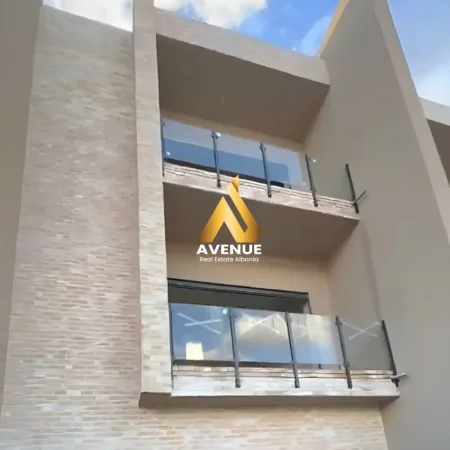 Tirane, shitet apartament duplex Dublex , 211 m² 390.000 € (Swan Lake Residence, Farkë)