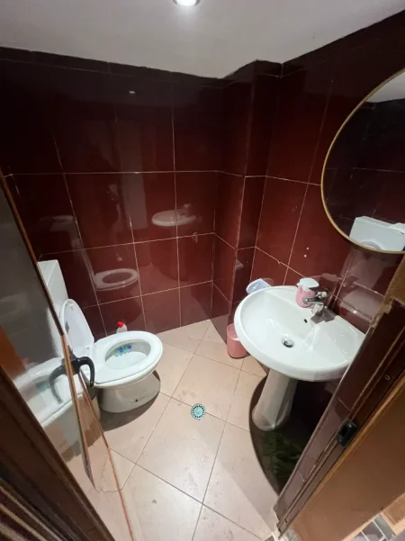 Tirane, shes ambjent biznesi Kati -1, 200 m² (sheshi willson)