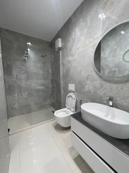 Tirane, jepet me qera apartament 2+1 , 900 € (Zogu i Zi)