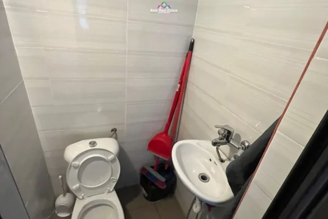 Shqiperi, jepet me qera zyre Kati 0, 28 m² 520 € (ish ekspozita)