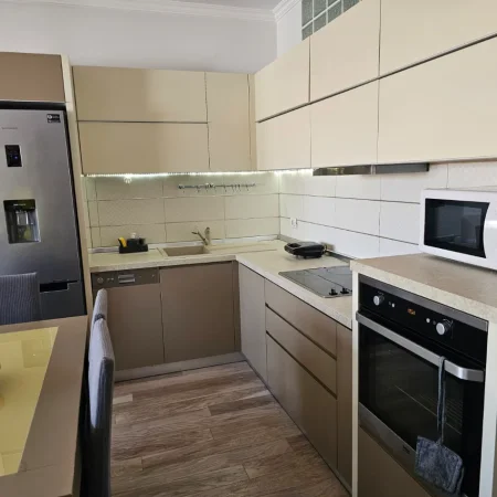 Tirane, jepet me qera apartament 1+1+Ballkon Kati 3, 65 m² 550 € (Fusha Ali Demi)
