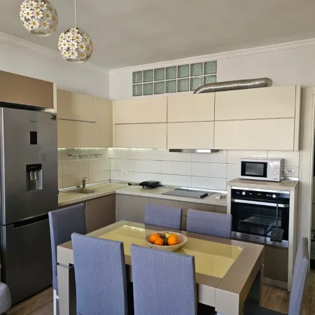 Tirane, jepet me qera apartament 1+1+Ballkon Kati 3, 65 m² 550 € (Fusha Ali Demi)