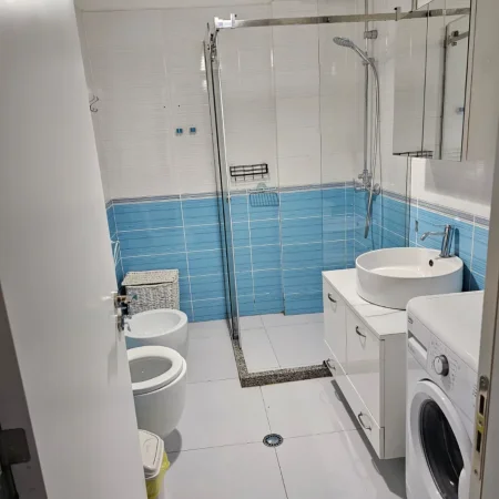 Tirane, jepet me qera apartament 1+1+Ballkon Kati 3, 65 m² 550 € (Fusha Ali Demi)