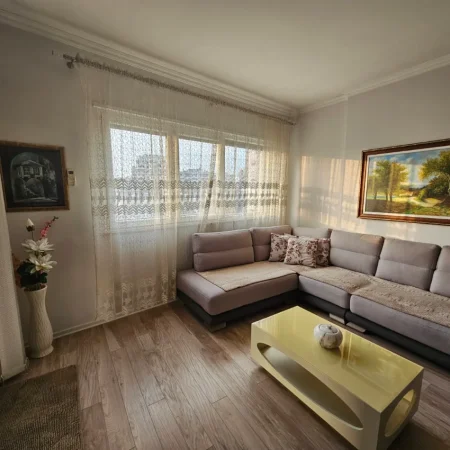 Tirane, jepet me qera apartament 1+1+Ballkon Kati 3, 65 m² 550 € (Fusha Ali Demi)