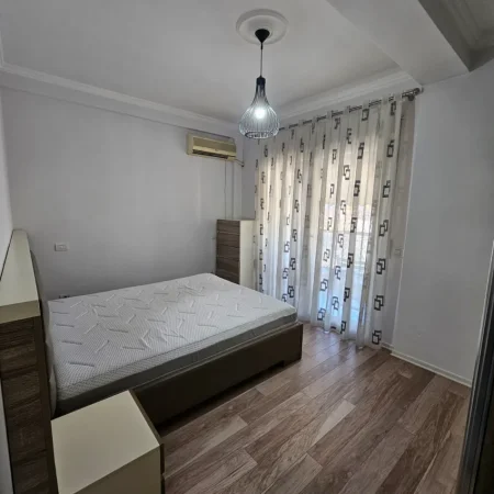 Tirane, jepet me qera apartament 1+1+Ballkon Kati 3, 65 m² 550 € (Fusha Ali Demi)