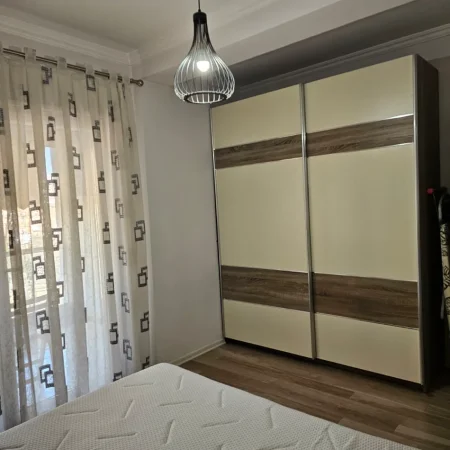 Tirane, jepet me qera apartament 1+1+Ballkon Kati 3, 65 m² 550 € (Fusha Ali Demi)