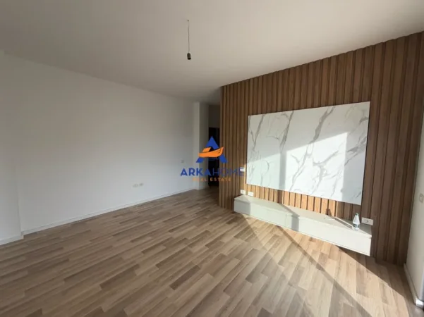 Vlore, shitet apartament+verande | Penthouse 2+1 Kati 10, 106 m² 199.999 € (VLORE)