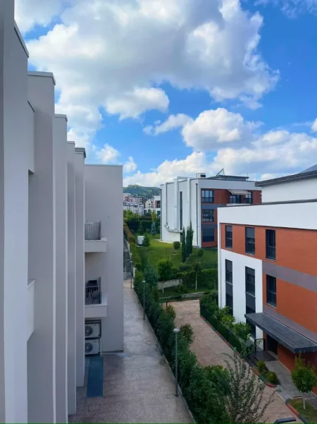 Tirane, jepet me qera apartament 1+1+Ballkon Kati 3, 70 m² 