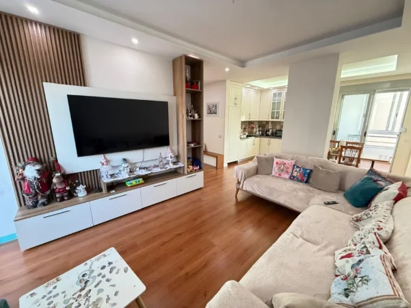 Tirane, jepet me qera apartament 2+1 Kati 5, 94 m² 750 € (liqeni i thate)