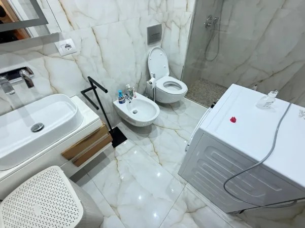 Tirane, jepet me qera apartament 2+1 Kati 5, 94 m² 750 € (liqeni i thate)