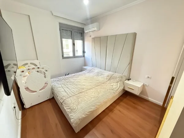 Tirane, jepet me qera apartament 2+1 Kati 5, 94 m² 750 € (liqeni i thate)