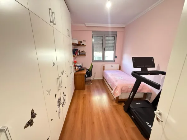 Tirane, jepet me qera apartament 2+1 Kati 5, 94 m² 750 € (liqeni i thate)