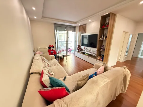 Tirane, jepet me qera apartament 2+1 Kati 5, 94 m² 750 € (liqeni i thate)