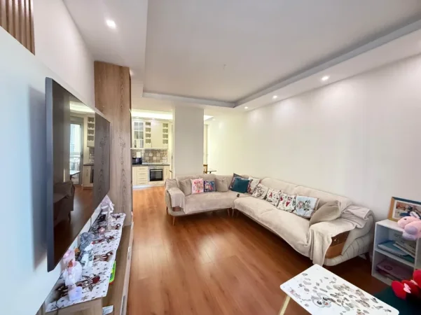Tirane, jepet me qera apartament 2+1 Kati 5, 94 m² 750 € (liqeni i thate)
