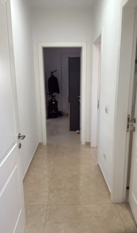 Tirane, jepet me qera zyre Kati 6, 105 m² 1.100 € (Rruga Myslym Shyri)