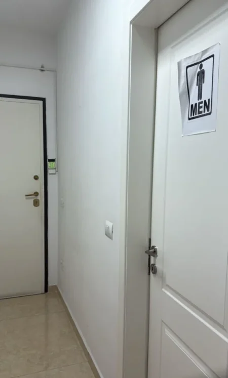 Tirane, jepet me qera zyre Kati 6, 105 m² 1.100 € (Rruga Myslym Shyri)